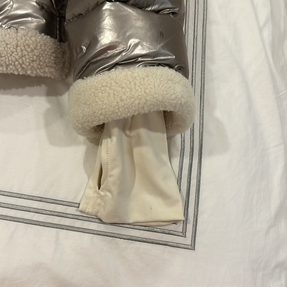 SAM. Women’s Rare Unique Silver and Sherpa Winter Ski Coat - Picture 4 of 8
